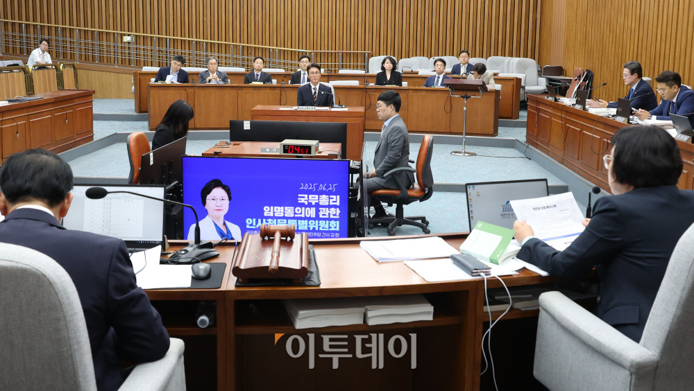 ▲김민석 국무총리 후보자가 25일 서울 여의도 국회에서 열린 인사청문회에서 의원 질의에 답하고 있다. 고이란 기자 photoeran@