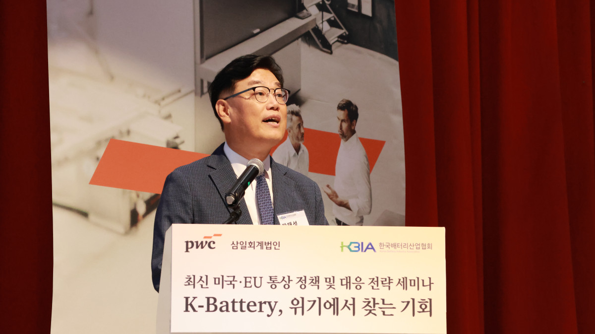 ▲박태성 한국배터리산업협회 상근부회장이 25일 서울 용산구 삼일PwC 본사에서 열린 ‘K-Battery, 위기에서 찾는 기회’ 세미나에서 인사말을 하고 있다. (사진제공=한국배터리산업협회)