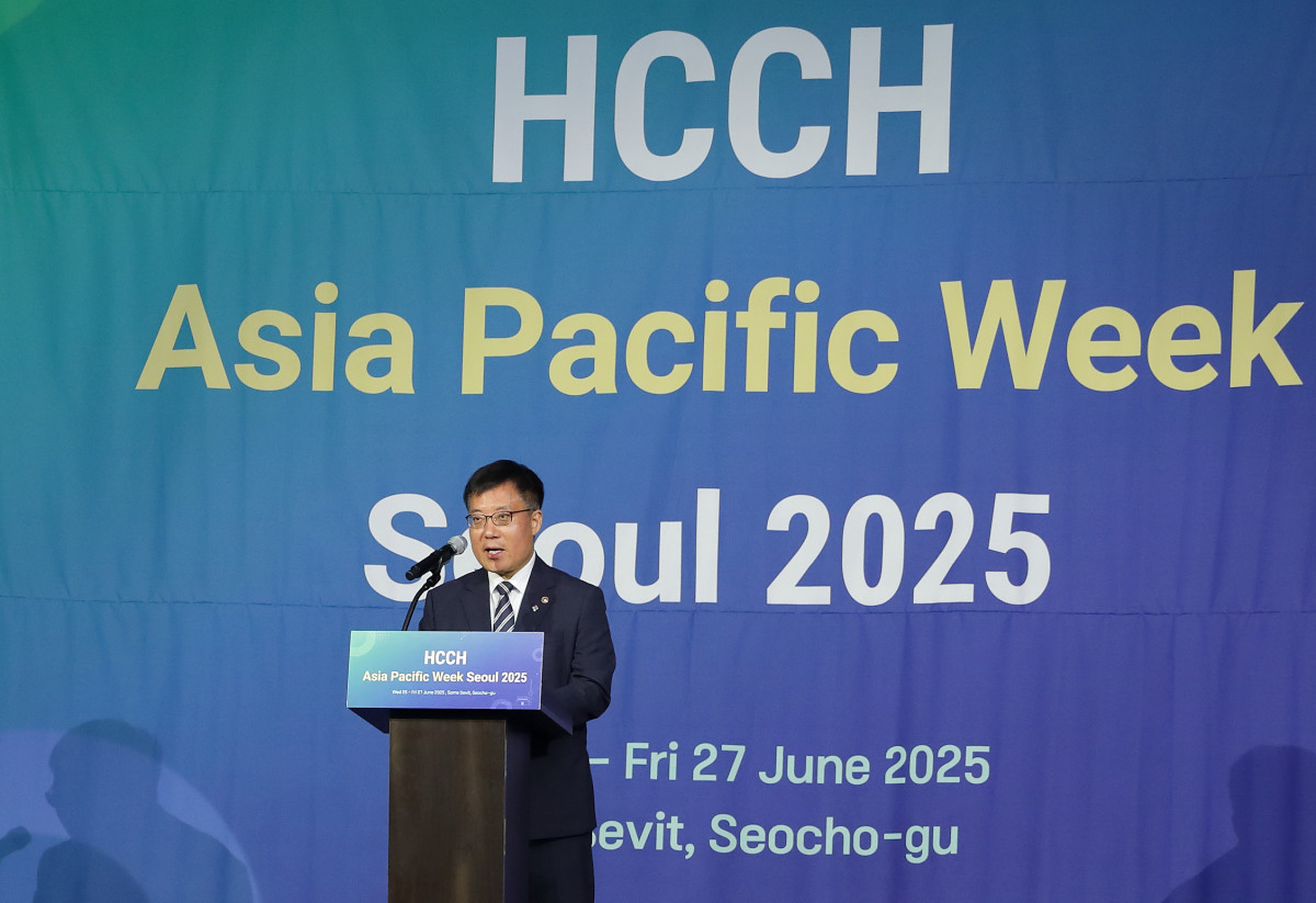 ▲ 김석우 법무부 장관 직무대행이 25일 ‘헤이그 국제사법 회의 아시아‧태평양 주간 서울 2025(HCCH Asia Pacific Week Seoul 2025)’에 참석해 개회사를 하고 있다. (사진 제공 = 법무부)