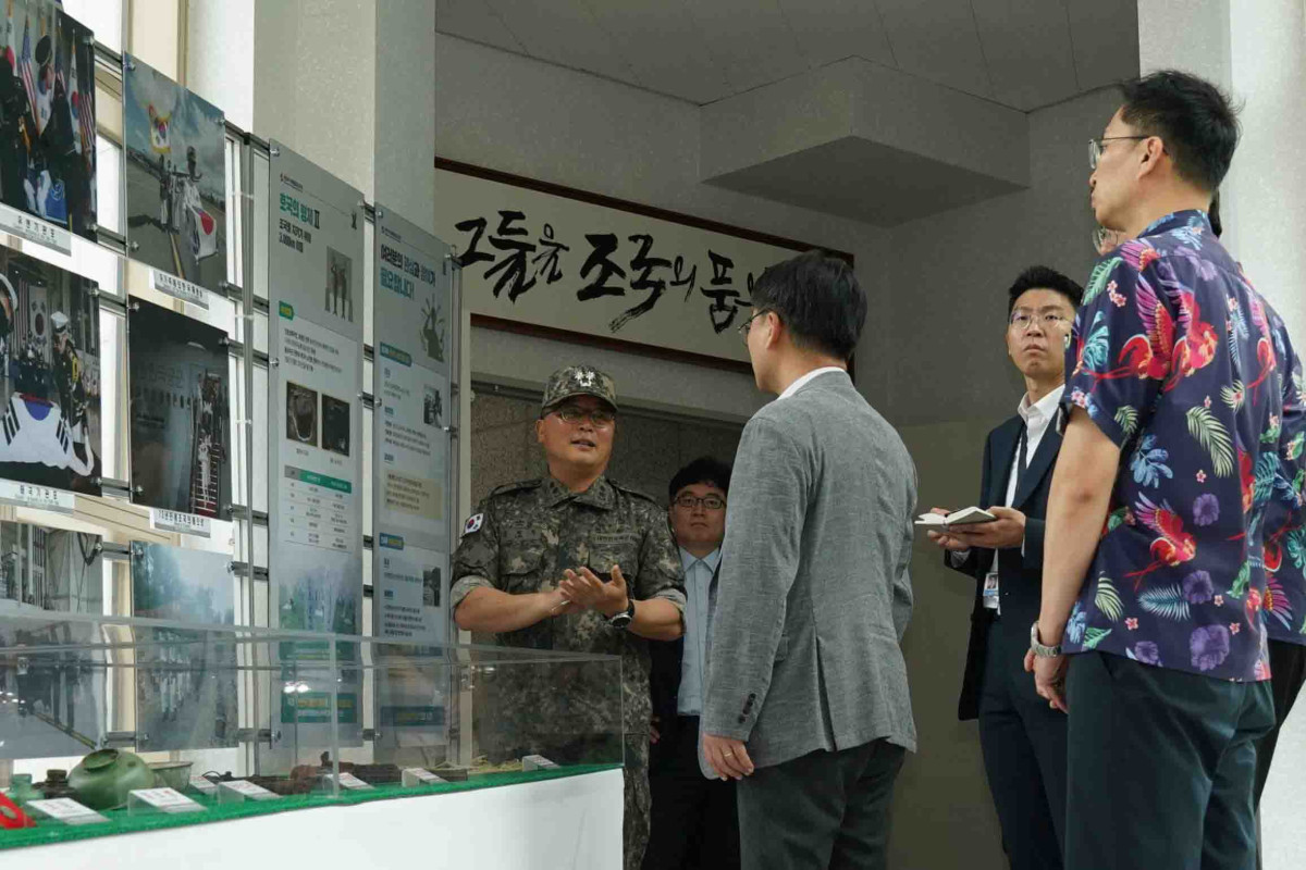 ▲BBQ가 국방부유해발굴감식단에 치킨을 전달했다. (사진제공=제너시스BBQ그룹)