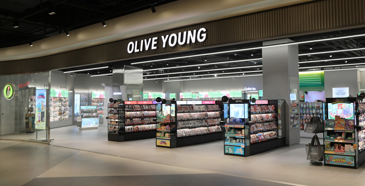 ▲스타필드 마켓 킨텍스점에 오픈한 '올리브영' 매장의 모습. (사진제공=이마트)