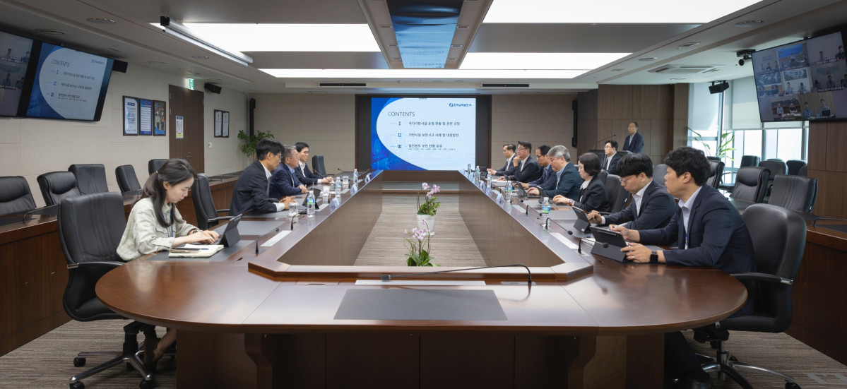▲한국남부발전이 26일 전국 8개 발전소 본부장이 참석한 가운데, 경영진 주재로 ‘기반시설 보안 운영 실태 및 제어시스템 보안 점검 회의’를 열었다. (사진제공=한국남부발전)