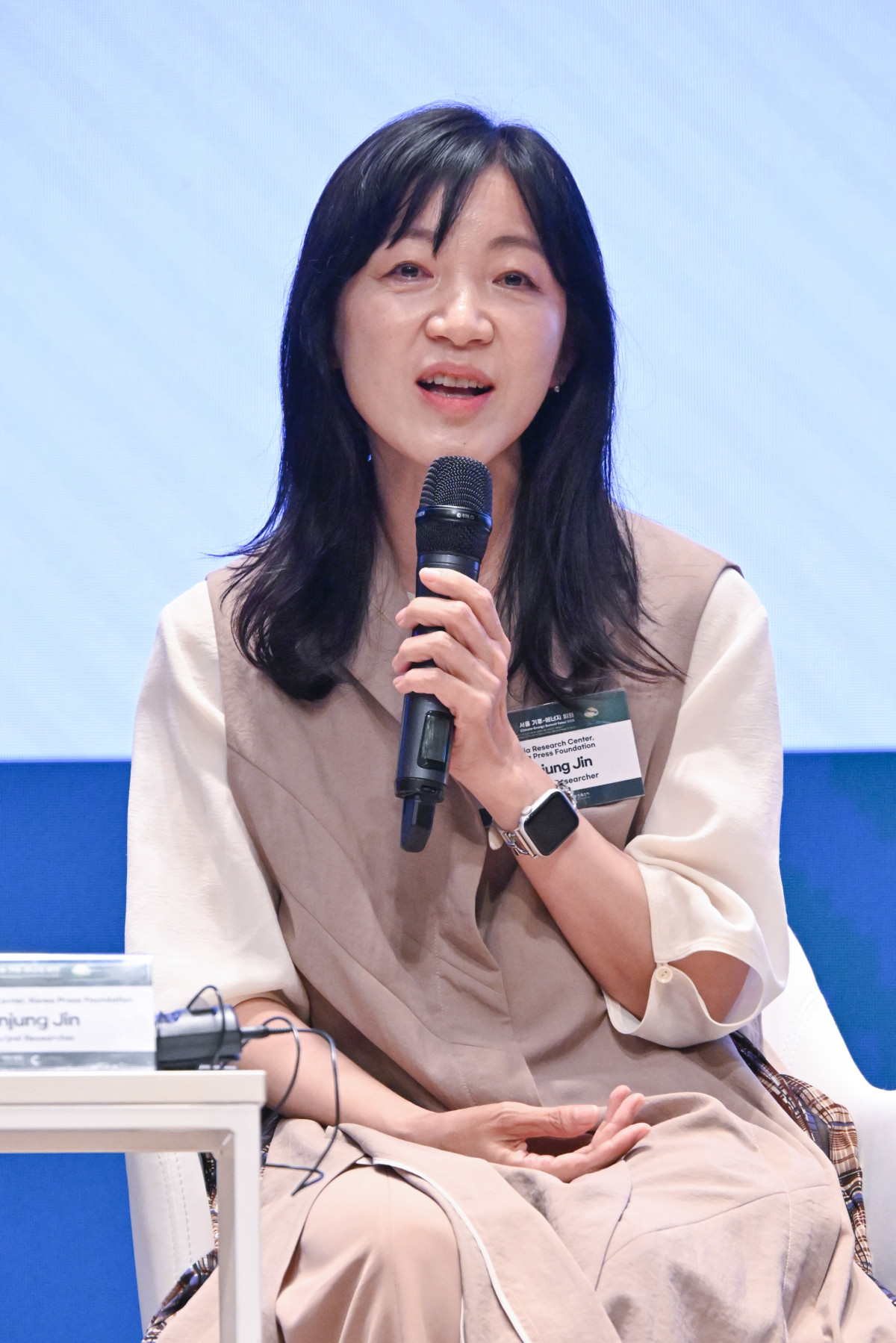 ▲진민정 한국언론진흥재단 미디어연구센터 책임연구위원이 26일 서울 중구 대한상공회의소에서 열린 ‘서울 기후-에너지 회의 2025(CESS 2025)’에서 '기후위기 시대, 언론의 역할과 팩트체킹의 중요성'을 주제로 회의를 하고 있다. 이투데이와 기후변화센터가 공동 주최하는 CESS는 기후변화 대응을 위한 정부 리더 및 산업 전문가들의 소통의 장으로, 파리협정 이후 급변하는 사회 속에서 한국의 역할을 모색하고, 국제 협력을 통해 통합적 해결책을 공유하며 새로운 파트너십을 구축하는 자리다. 2017년 출범 이후, 정부, 기업, 국제기구, 학계 및 청년 등 다양한 분야에서 매년250명 이상의 글로벌 리더들이 참여하고 지지를 보내왔다. 조현호 기자 hyunho@