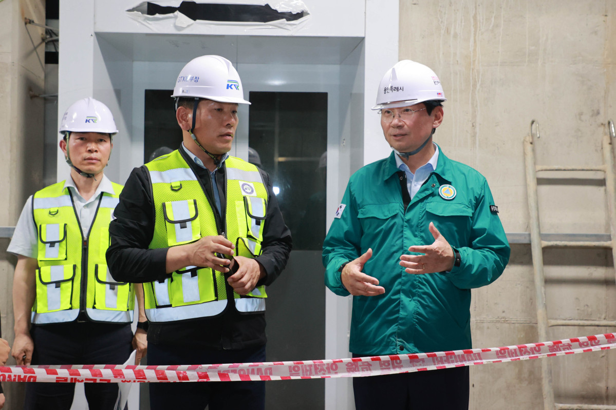 ▲이상일 용인특례시장은 구성역 5번 출구를 방문해 승강기 설치 상황을 점검했다 (용인특례시)