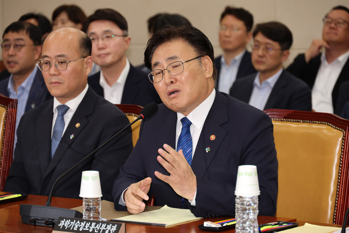 ▲유상임 과학기술정보통신부 장관이 27일 오후 서울 여의도 국회에서 열린 과학기술정보방송통신위원회 전체회의에서 발언하고 있다. (뉴시스)