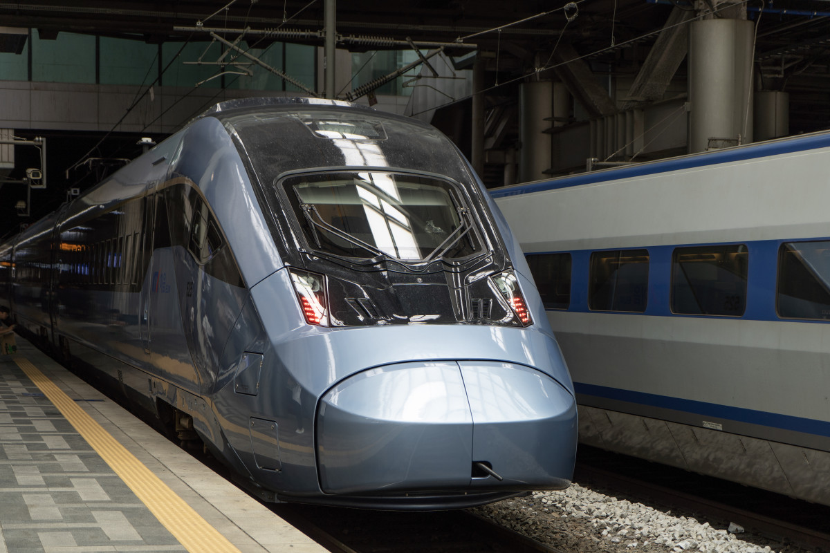 ▲24일 시승회 당일 탑승한 2세대 KTX-이음의 외관. (사진= 현대로템)