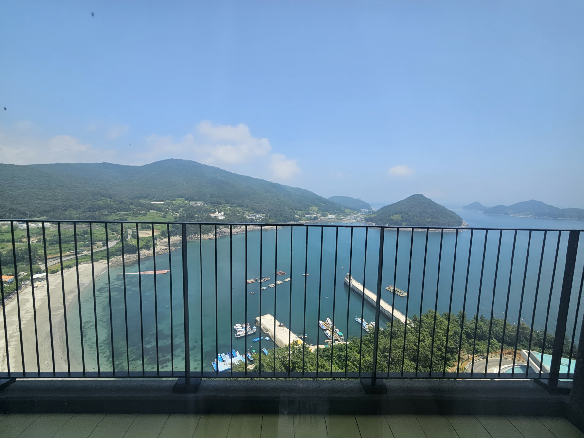 ▲'쏠비치 남해' 호텔 객실에서 바라본 바다 전경 (사진=김지영 기자 kjy42)