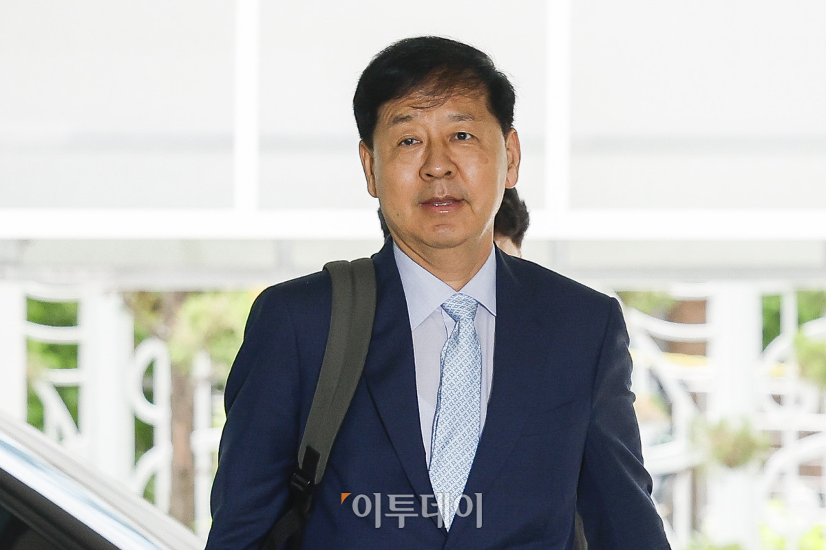 ▲구윤철 경제부총리 겸 기획재정부 장관 후보자가 30일 서울 중구 예금보험공사에 마련된 인사청문회 준비 사무실에 출근하고 있다. 조현호 기자 hyunho@