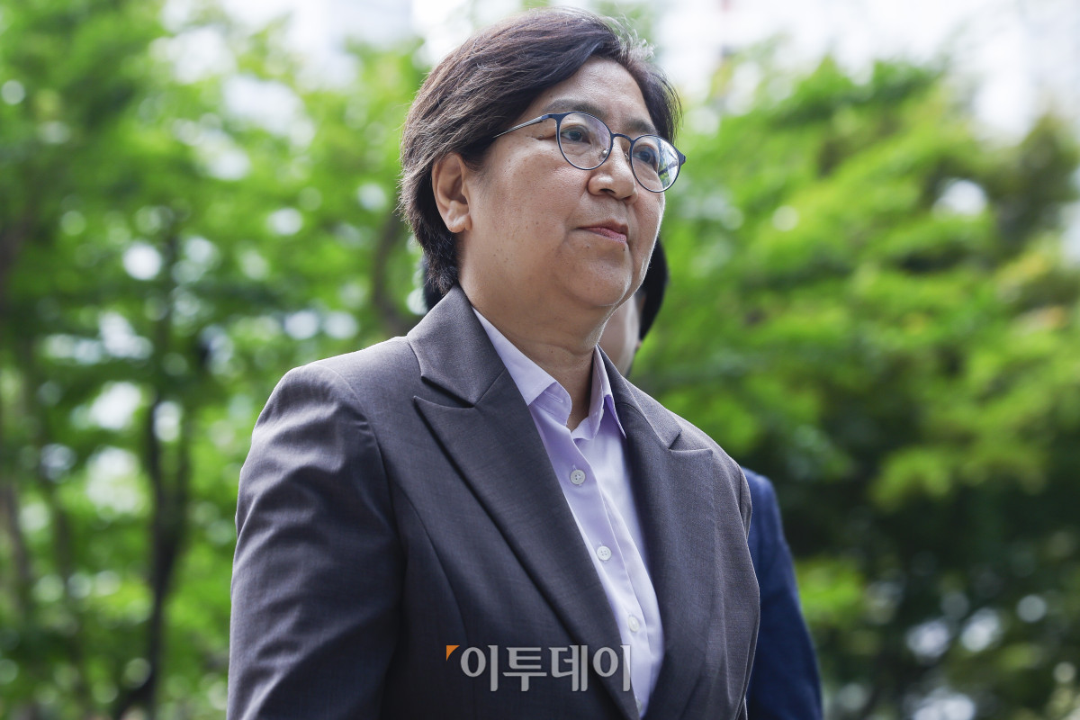 ▲정은경 보건복지부 장관 후보자가 30일 서울 중구 T타워에 마련된 인사청문회 준비 사무실에 출근하고 있다. 조현호 기자 hyunho@