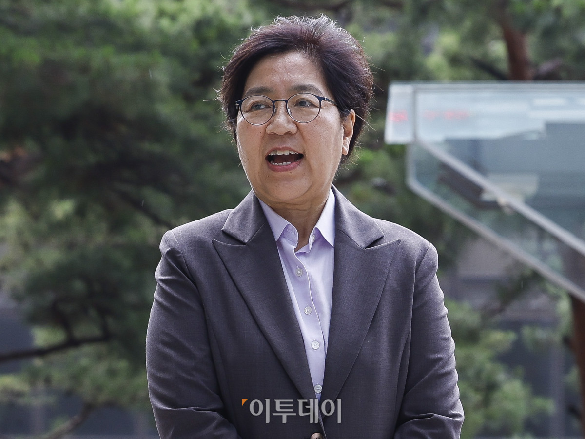 ▲정은경 보건복지부 장관 후보자가 30일 서울 중구 T타워에 마련된 인사청문회 준비 사무실에 출근하고 있다. 조현호 기자 hyunho@