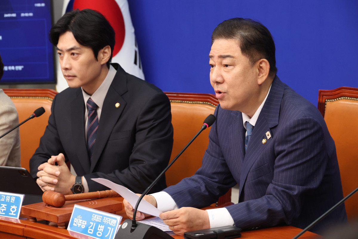 ▲김병기 더불어민주당 당대표 직무대행 겸 원내대표가 30일 오전 서울 여의도 국회에서 열린 최고위원회의에서 발언을 하고 있다. 2025.06.30.  (뉴시스)