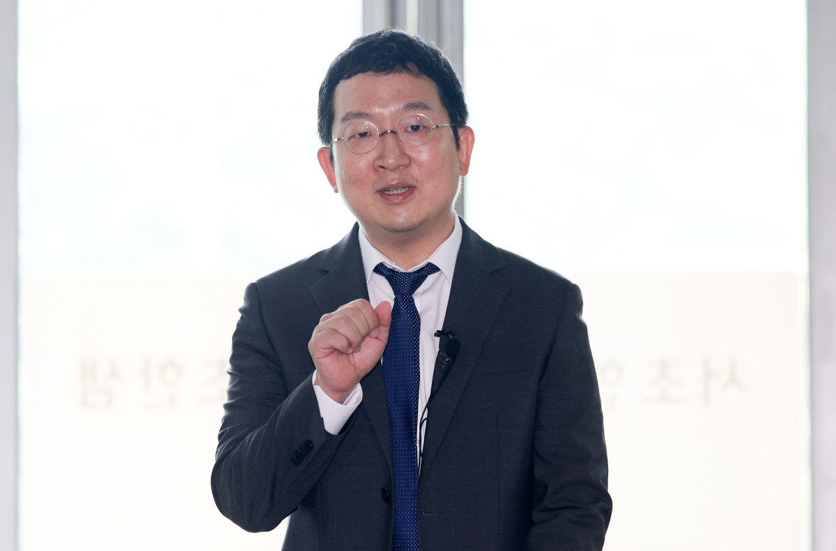 ▲채상병 특검팀의 정민영 특별검사보가 30일 서울 서초구 소재 채상병 특검 사무실에서 수사 관련 사항을 브리핑하고 있다. (뉴시스)