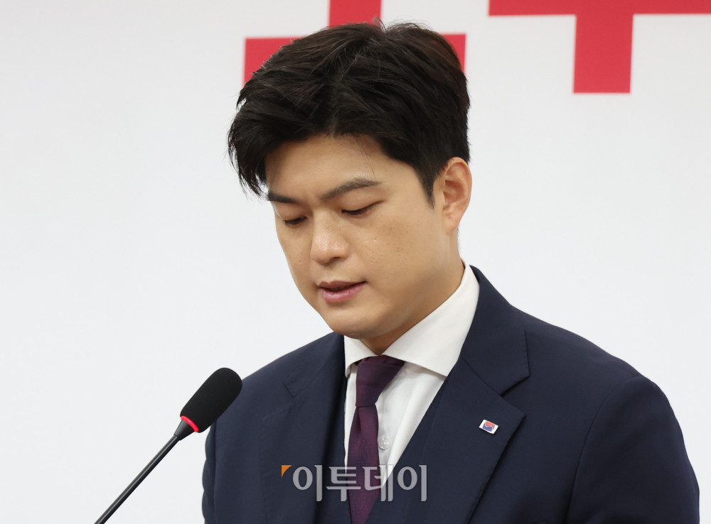 ▲김용태 국민의힘 비상대책위원장이 30일 서울 여의도 국회에서 '보수재건의 길'을 주제로 퇴임 기자회견을 하고 있다. 고이란 기자 photoeran@