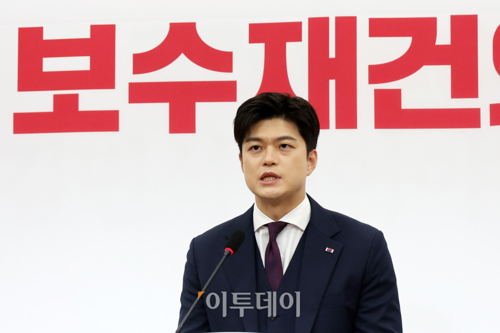 ▲김용태 국민의힘 비상대책위원장이 30일 서울 여의도 국회에서 '보수재건의 길'을 주제로 퇴임 기자회견을 하고 있다. 고이란 기자 photoeran@