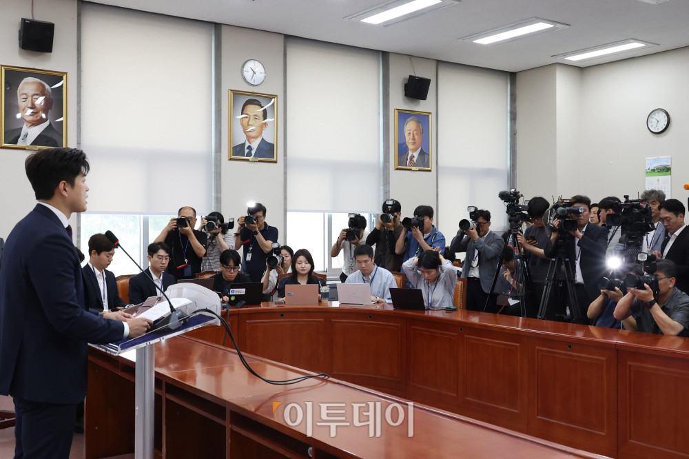 ▲김용태 국민의힘 비상대책위원장이 30일 서울 여의도 국회에서 '보수재건의 길'을 주제로 퇴임 기자회견을 하고 있다. 고이란 기자 photoeran@ 