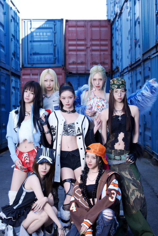 ▲R.E.D(사진=크로모솜, 누아엔터테인먼트, 각 음악 프로그램)