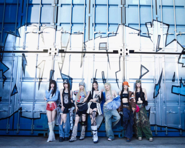 ▲R.E.D(사진=크로모솜, 누아엔터테인먼트, 각 음악 프로그램)