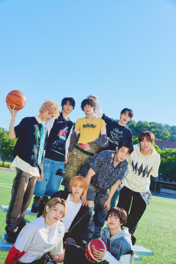 ▲아홉 단체 콘셉트 사진(사진제공=F&F엔터테인먼트)