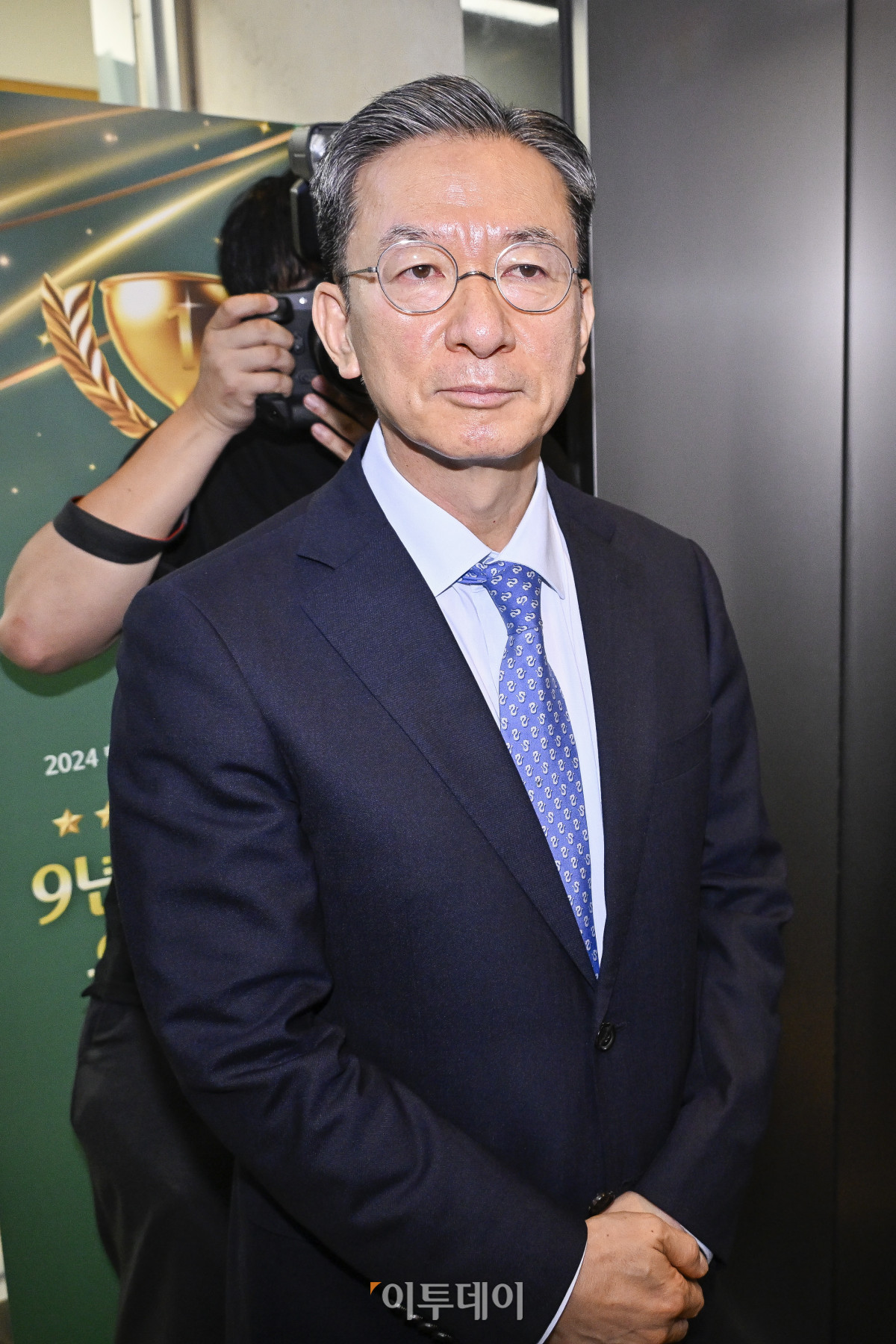 ▲정성호 법무부장관 후보자가 1일 서울 종로구 적선현대빌딩에 마련된 인사청문회 준비 사무실에 출근하고 있다. 조현호 기자 hyunho@