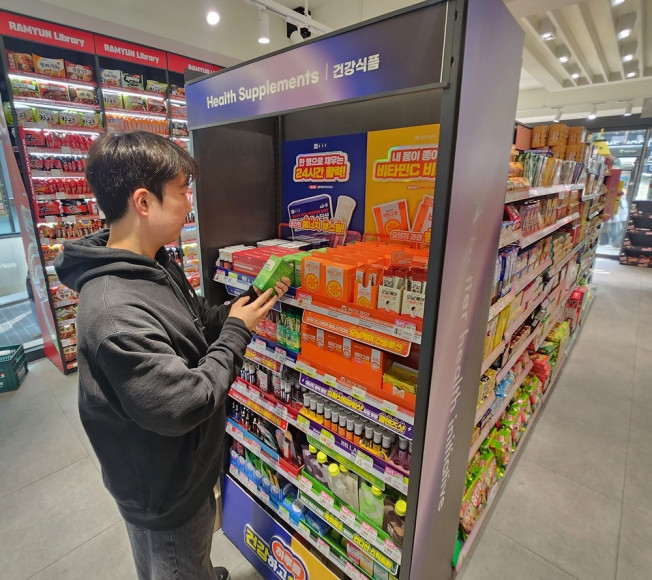 ▲CU 건강기능식품 특화존 (사진제공=BGF리테일)