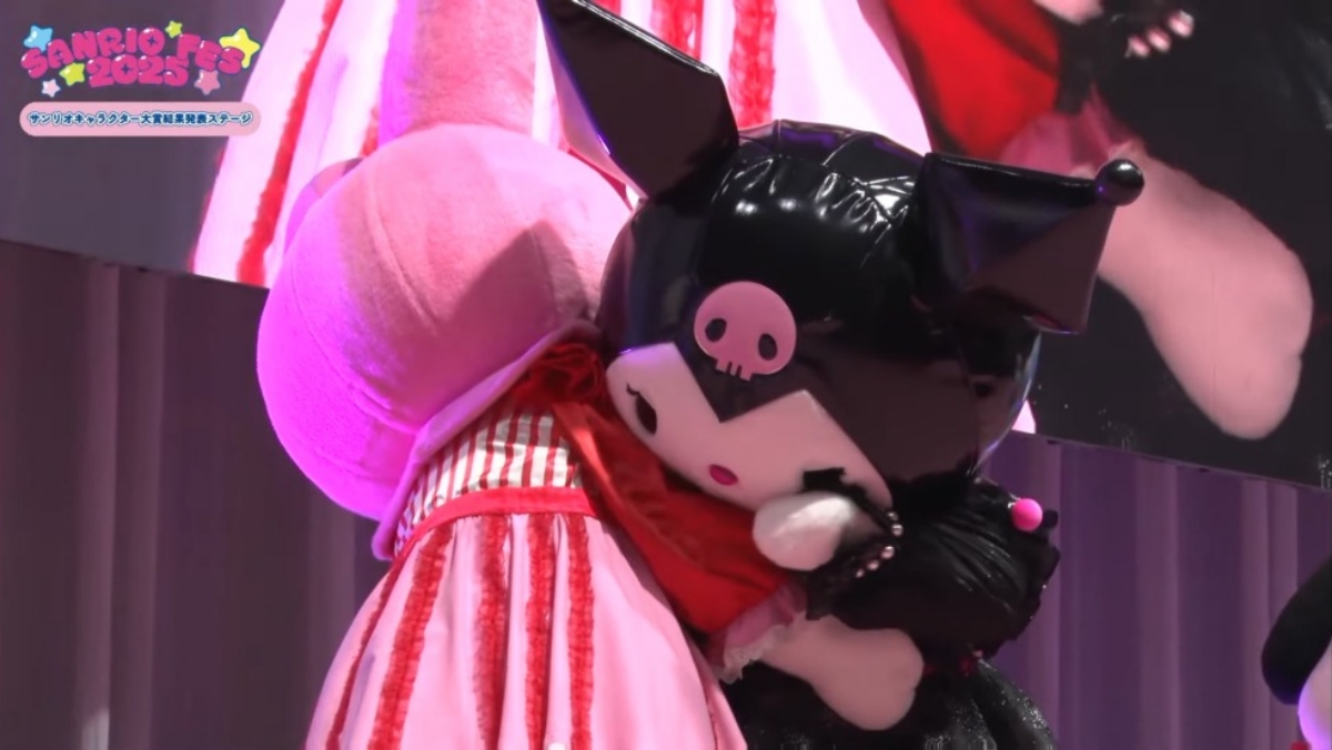 ▲지난달 29일 진행된 '제40회 산리오 캐릭터 대상'에서 최종 4위를 기록한 쿠로미(오른쪽)이 마이멜로디의 품에 안겨 울고 있다. (출처=산리오 공식 유튜브 채널)
