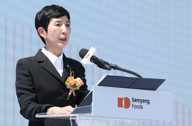 ▲삼양식품 김정수 부회장이 6월 11일 경남 밀양시 부북면 나노융합국가산업단지에서 열린 '삼양식품 밀양 제2공장 준공식'에서 기념사를 하고 있다. (연합뉴스)