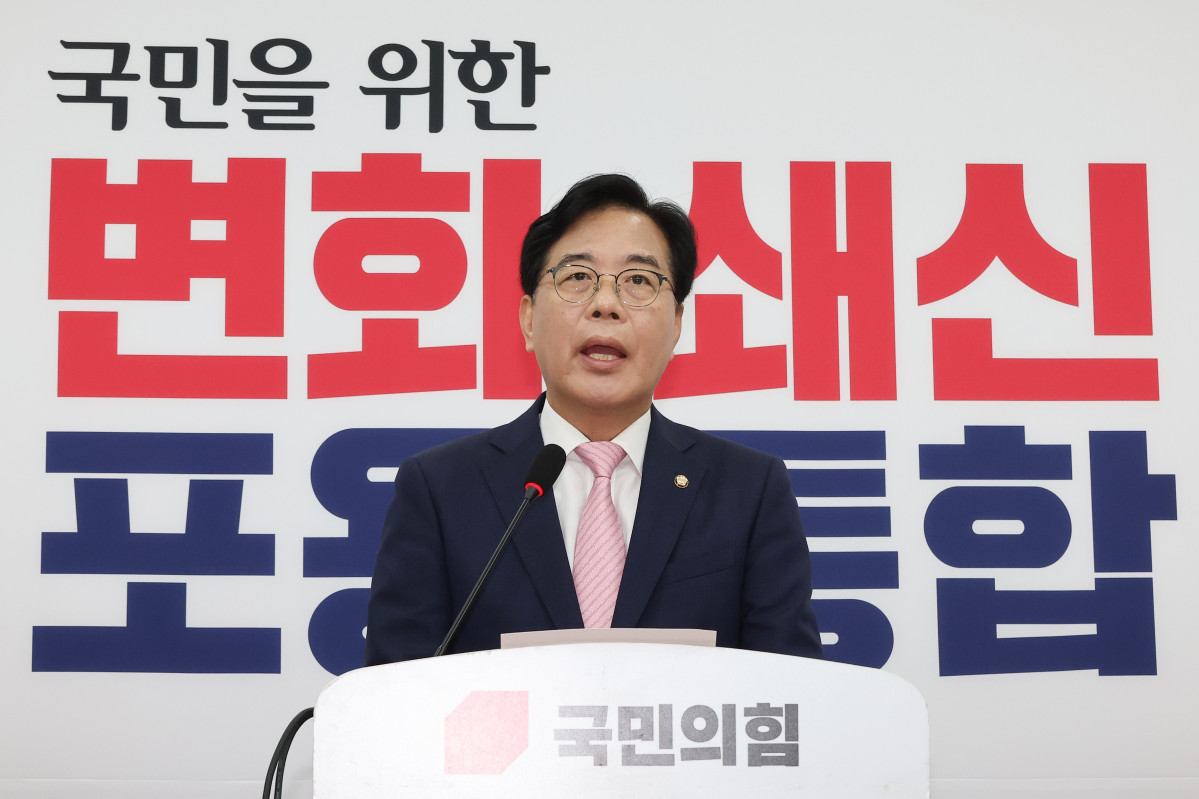 ▲국민의힘 송언석 비상대책위원장 겸 원내대표가 2일 서울 여의도 국회에서 비상대책위원장 취임 기자회견을 하고 있다. 2025.7.2 (연합뉴스)