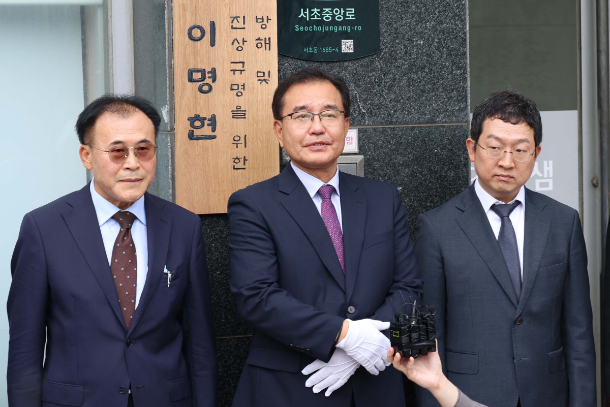 ▲이명현 채상병 특검검사가 2일 서울 서초구에 마련된 특검 사무실에서 현판 제막을 마친 뒤 발언하고 있다. 신태현 기자 holjjak@