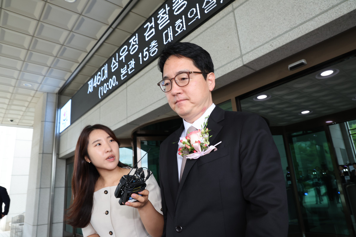 ▲심우정 검찰총장이 2일 서울 서초구 대검찰청을 떠나고 있다. (뉴시스)