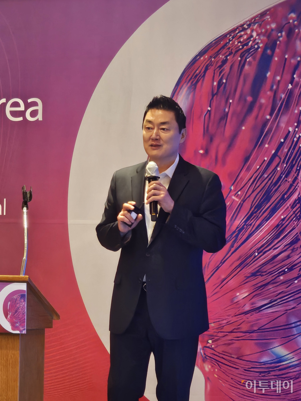 ▲2일 노키아 코리아는 서울시 중구 롯데호텔에서 '앰플라파이 코리아(Amplify Korea)' 행사를 열었다. 사진은 안태호 노키아 코리아 사장이 개회사를 하고 있는 모습. (이은주 기자 letswin@)