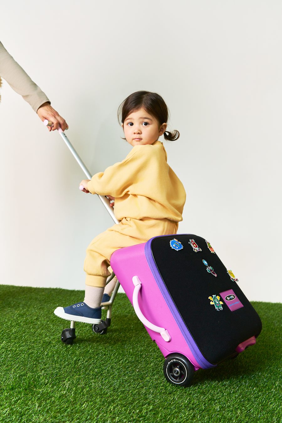 ▲스위스 프리미엄 킥보드 브랜드 ‘마이크로 킥보드(Micro Kickboard)’의 타는 캐리어 ‘마이크로 러기지 이지’. (사진제공=신세계면세점)