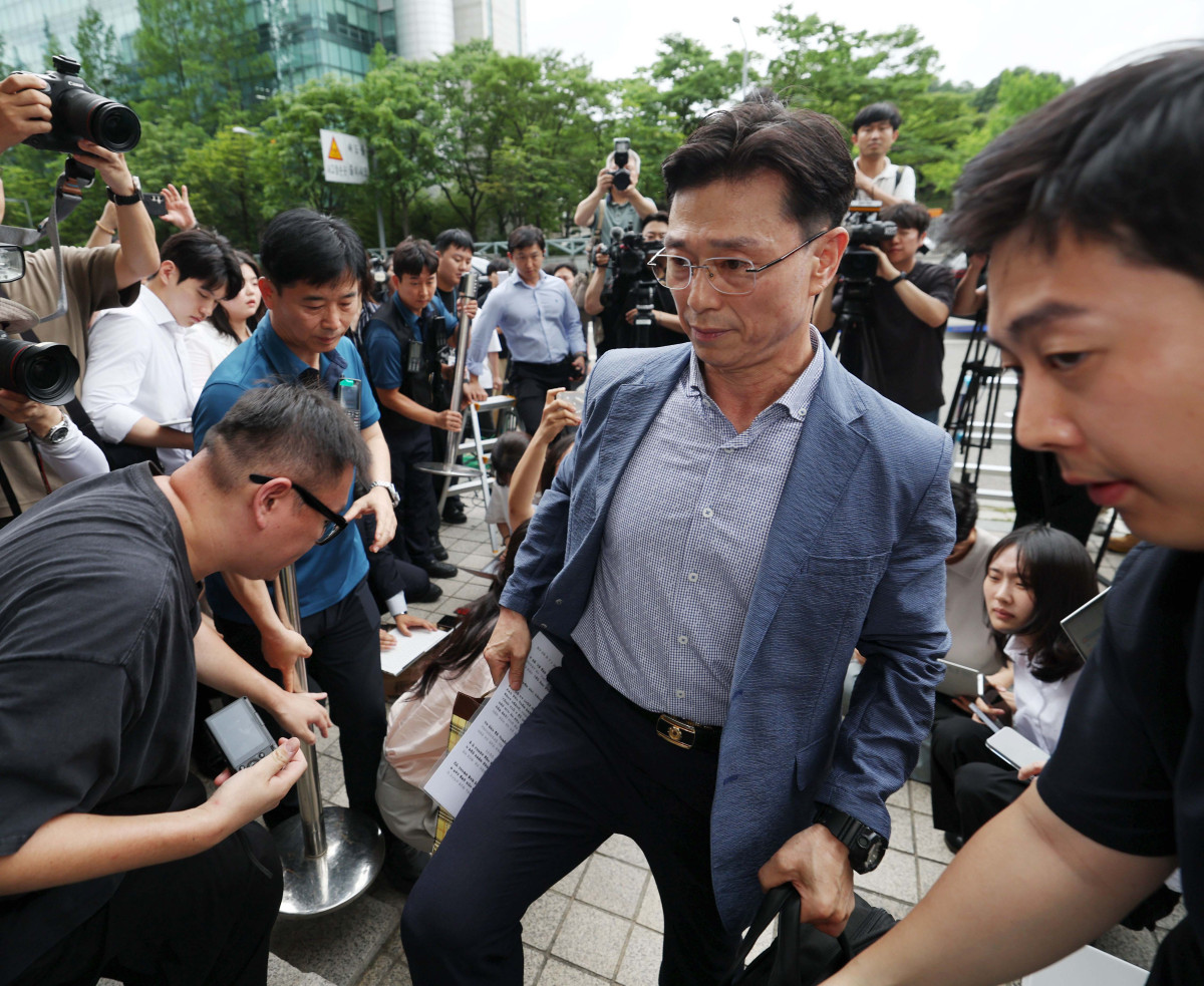 ▲임성근 전 해병대 1사단장이 2일 서울 서초구 채상병 특검 사무실에 출석하고 있다. 신태현 기자 holjjak@