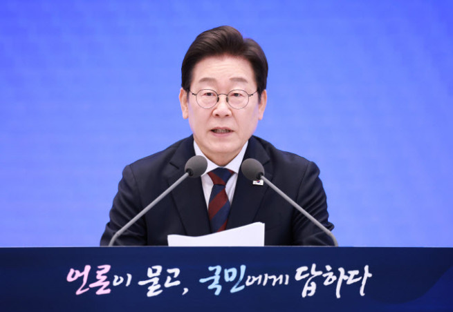▲이재명 대통령이 3일 청와대 영빈관에서 열린 '대통령의 30일, 언론이 묻고 국민에게 답하다' 기자회견에서 발언하고 있다. (사진제공=연합뉴스)