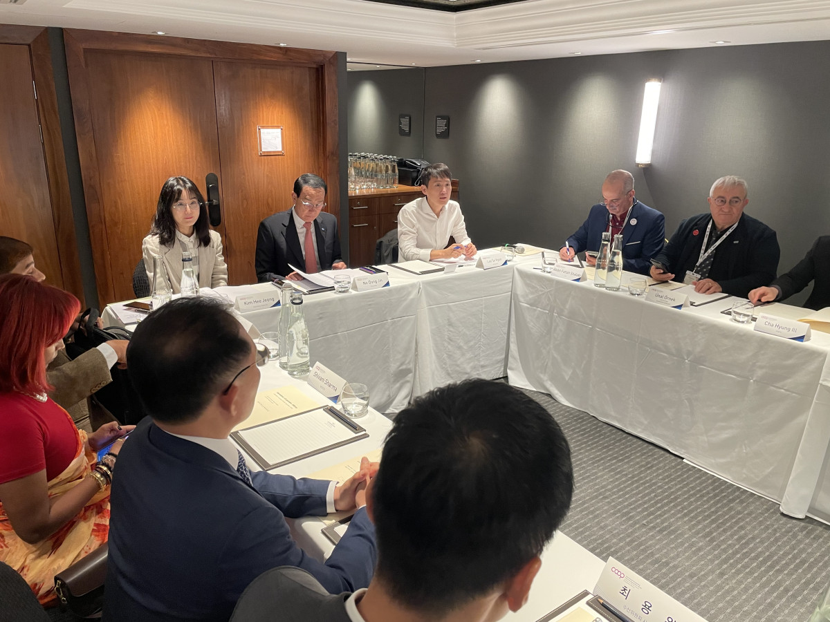 ▲노동진 수협중앙회 회장이 3일(현지시간) 영국 맨체스터에서 열린 ICA 수산위원회 총회를 주재하고 있다. (사진=수협중앙회)