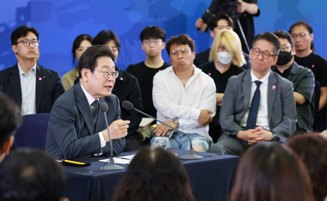 ▲이재명 대통령이 4일 대전컨벤션센터에서 타운홀 미팅 형식으로 열린 '국민소통 행보 2탄, 충청의 마음을 듣다'에서 발언하고 있다. (연합뉴스)
