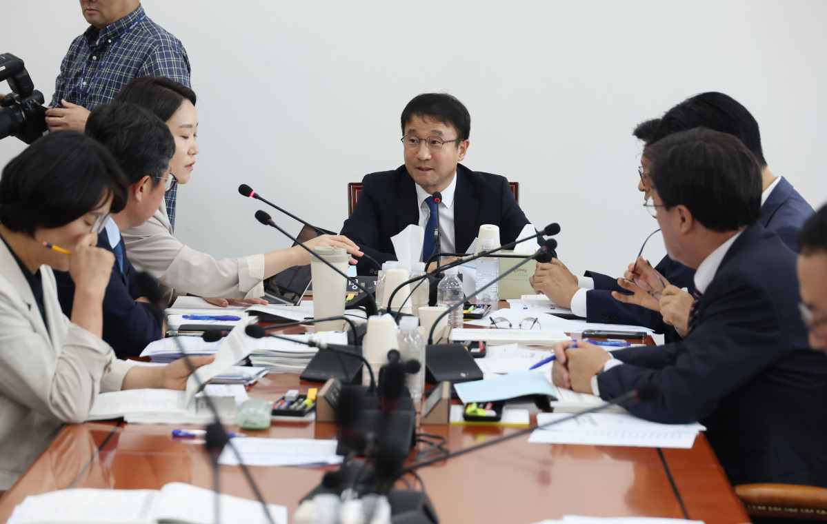 ▲2일 서울 여의도 국회에서 열린 예산결산특별위원회의 추경예산안 등 조정소위원회에서 한병도 소위원장(예결위원장)이 회의를 주재하고 있다. (사진=뉴시스)