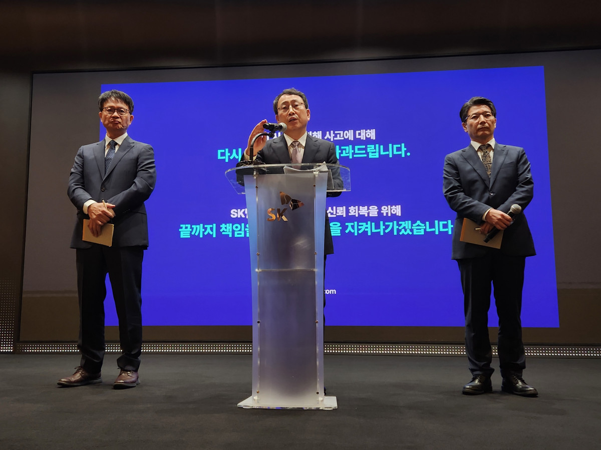 ▲사진 왼쪽부터 류정환 네트워크 인프라 센터장, 유영상 CEO, 임봉호 MNO사업부장. (안유리 기자 inglass@)