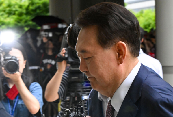 ▲윤석열 전 대통령이 지난 3일 서울 서초구 서울중앙지방법원에서 열린 내란 우두머리 혐의·직권남용 권리행사 방해 혐의 사건 9차 공판에 출석하고 있다. 2025.7.3 [사진공동취재단]  