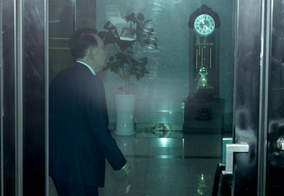 ▲윤석열 전 대통령이 5일 서울 서초구 서울고검에 마련된 내란특검 사무실로 2차 조사를 받기위해 출석하고 있다. 신태현 기자 holjjak@