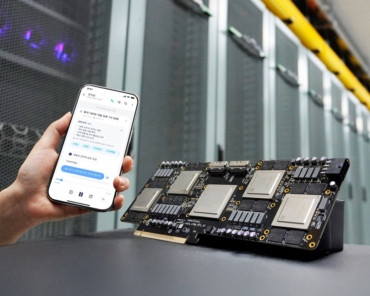 ▲SKT 전화통화 요약 서비스 화면과 리벨리온 '아톰 맥스' (자료제공=리벨리온)