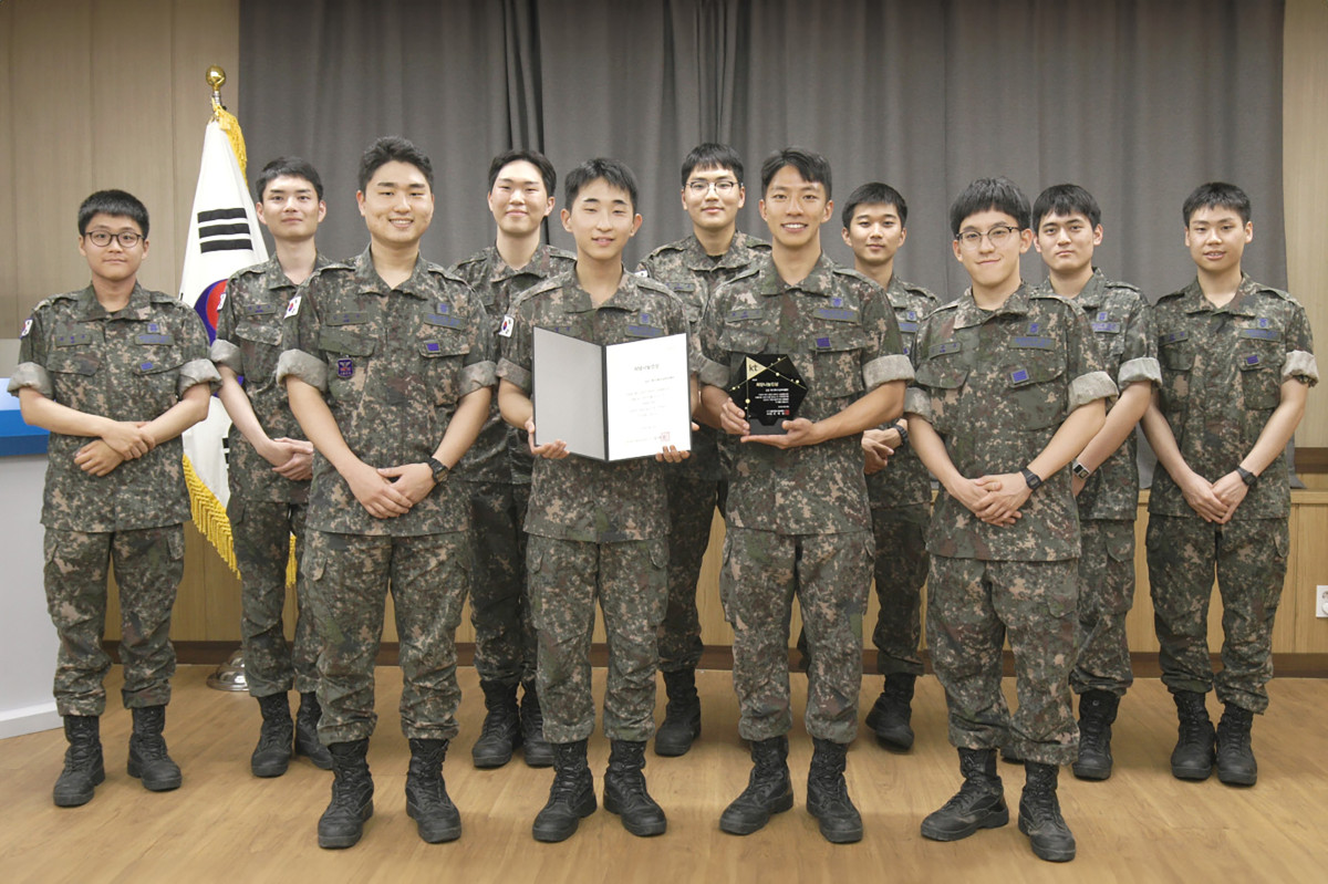 ▲KT희망나눔인상 공동 수상자 공군 제15특수임무비행단 (사진제공=KT)