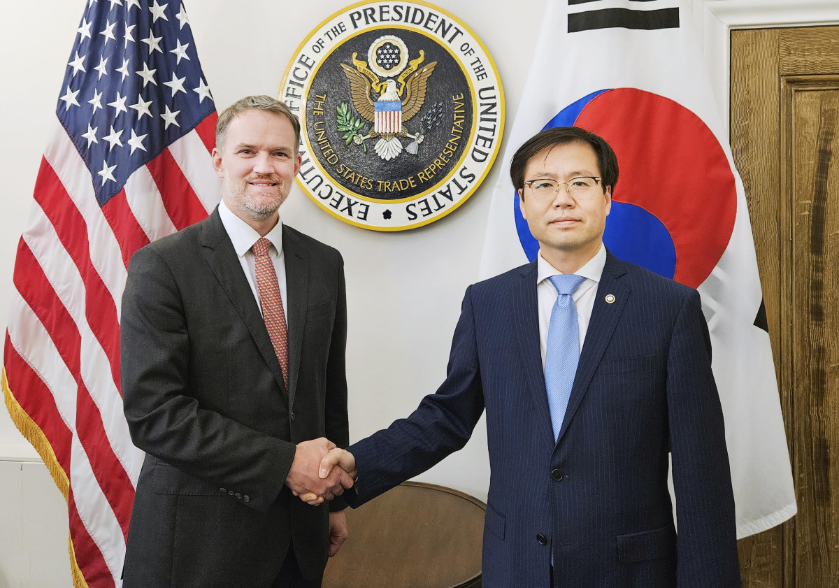 ▲여한구 산업통상자원부 통상교섭본부장과 제이미슨 그리어 미국 무역대표부(USTR) 대표. (산업통상자원부)