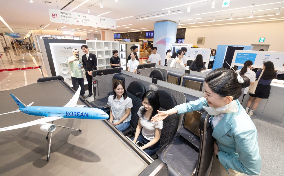 ▲대한항공 'BRAND NEW KE' 팝업스토어에서 다양한 고객 참여 프로그램이 진행되는 모습. (사진=대한항공)