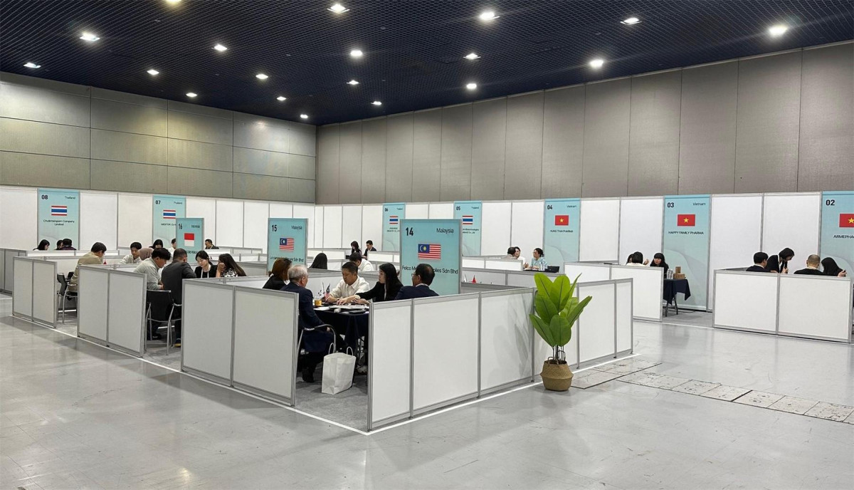 ▲5월 29일부터 31일까지 서울 COEX 전시장에서 열린 '2025 홈케어·재활·복지 전시회'에서 해외 구매자(바이어) 수출상담회가 진행되고 있다. (사진제공=한국산업기술시험원)