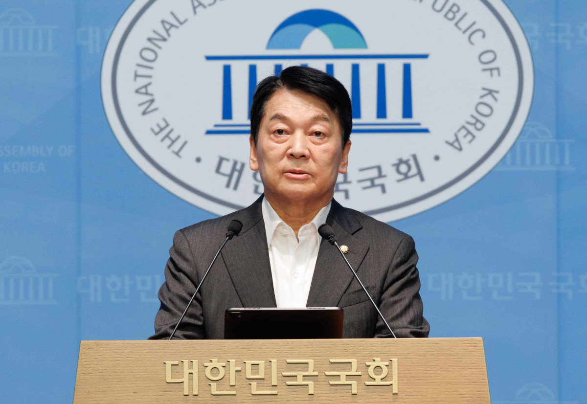▲안철수 국민의힘 의원이 7일 서울 여의도 국회 소통관에서 기자회견을 열고 당 혁신위원장 사퇴와 전당대회 출마 의사를 밝히고 있다. 신태현 기자 holjjak@