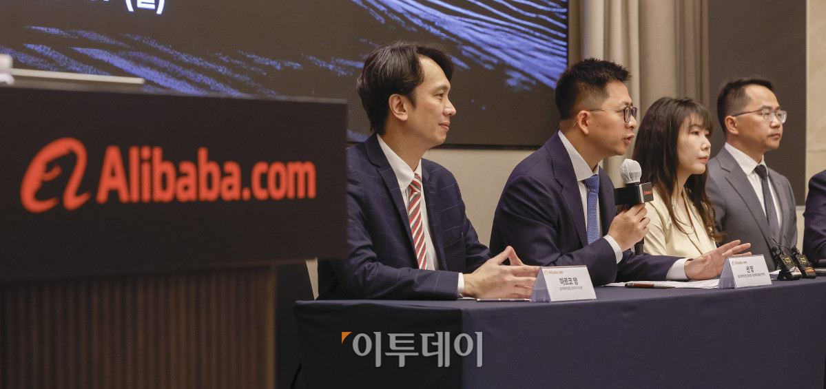 ▲션 양 알리바바닷컴 글로벌 사업개발 총괄 본부장이 7일 서울 강남구 조선팰리스 서울 강남에서 열린 알리바바닷컴 트레이드 어슈어런스 국내 공식 출시 기자간담회에서 취재진의 질문에 답하고 있다. 조현호 기자 hyunho@