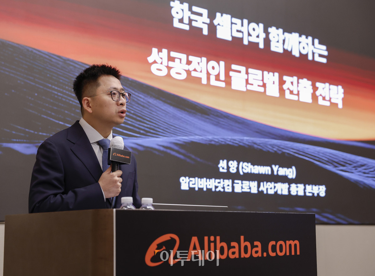 ▲션 양 알리바바닷컴 글로벌 사업개발 총괄 본부장이 7일 서울 강남구 조선팰리스 서울 강남에서 열린 알리바바닷컴 트레이드 어슈어런스 국내 공식 출시 기자간담회에서 발표를 하고 있다. 조현호 기자 hyunho@