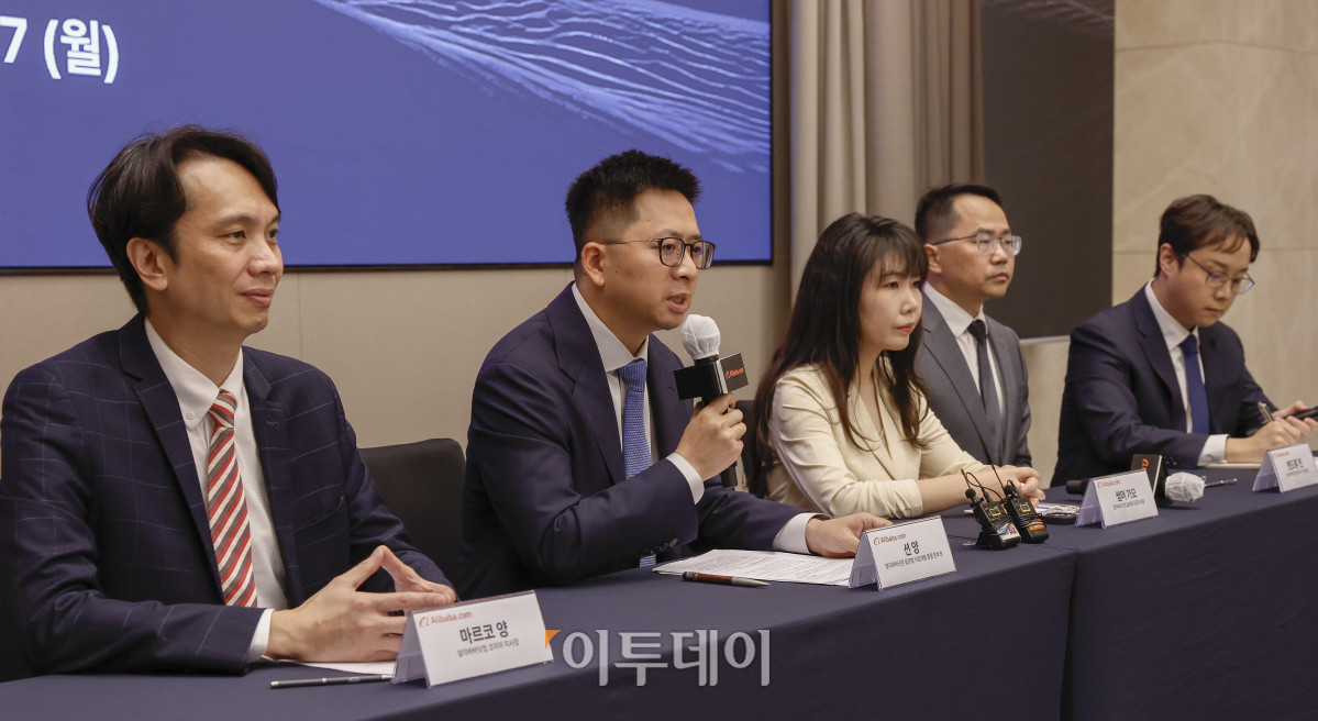 ▲션 양 알리바바닷컴 글로벌 사업개발 총괄본부장이 7일 서울 강남구 조선팰리스 서울 강남에서 열린 알리바바닷컴 트레이드 어슈어런스 국내 공식 출시 기자간담회에서 취재진의 질문에 답하고 있다. 조현호 기자 hyunho@ (사진=조현호 기자 hyunho@)