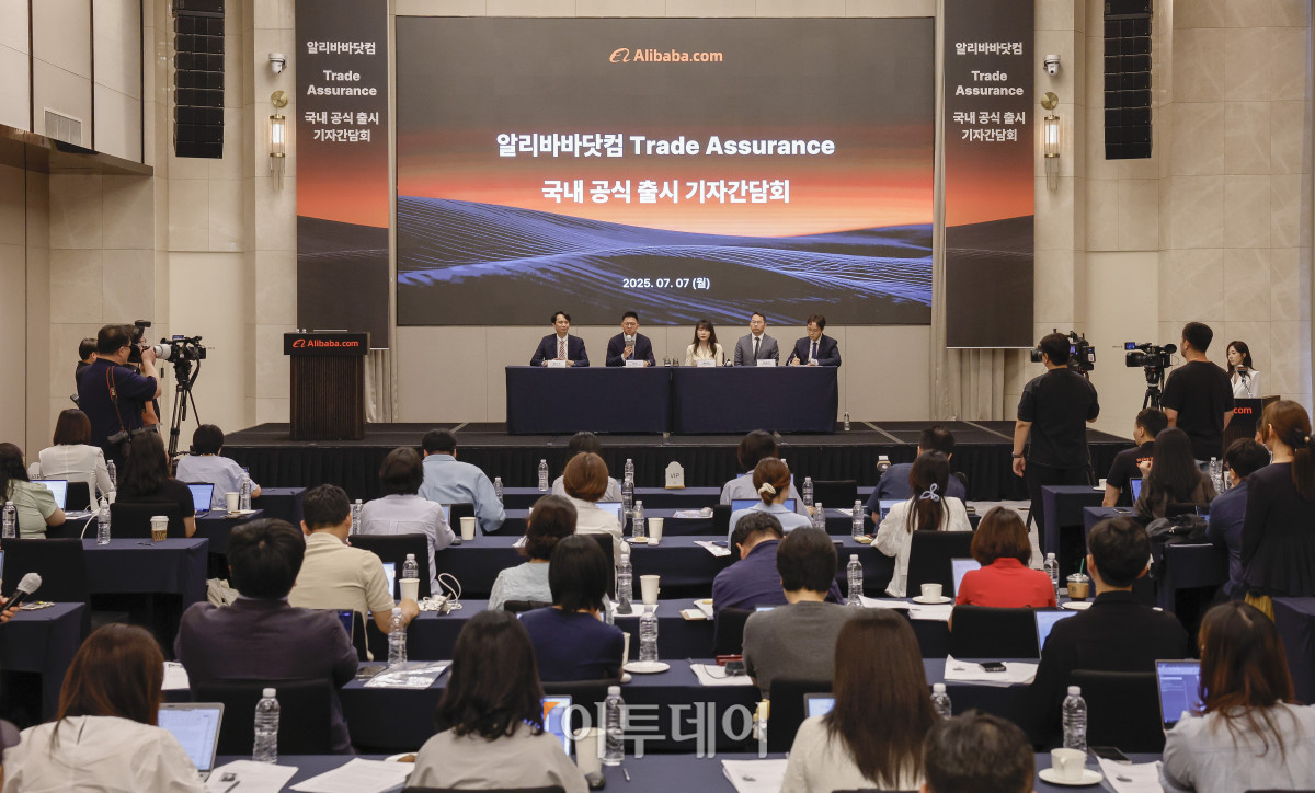 ▲션 양 알리바바닷컴 글로벌 사업개발 총괄 본부장이 7일 서울 강남구 조선팰리스 서울 강남에서 열린 알리바바닷컴 트레이드 어슈어런스 국내 공식 출시 기자간담회에서 취재진의 질문에 답하고 있다. 조현호 기자 hyunho@