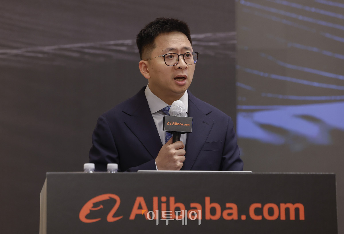 ▲션 양 알리바바닷컴 글로벌 사업개발 총괄 본부장이 7일 서울 강남구 조선팰리스 서울 강남에서 열린 알리바바닷컴 트레이드 어슈어런스 국내 공식 출시 기자간담회에서 발표를 하고 있다. 조현호 기자 hyunho@